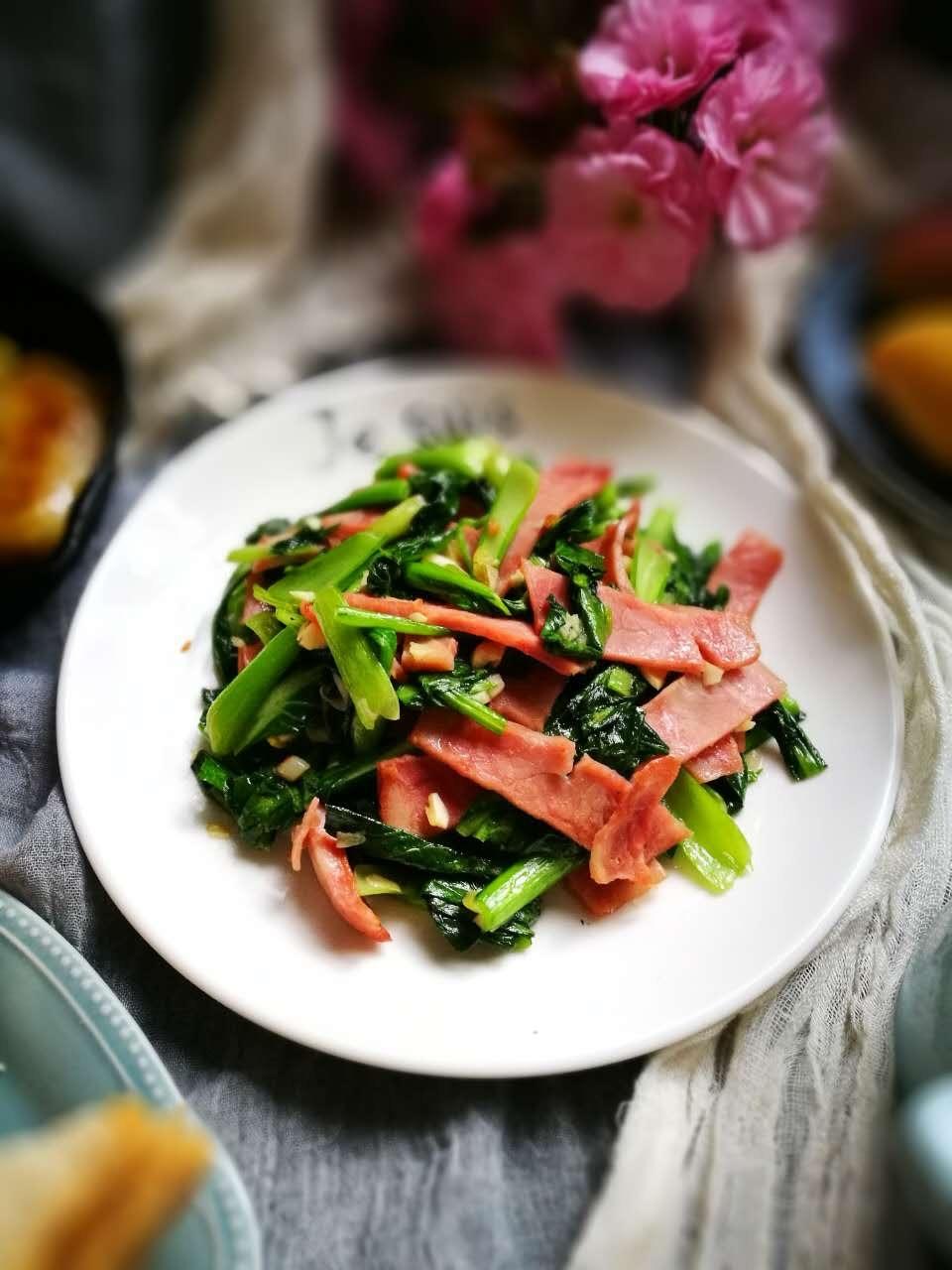 火腿肠炒小青菜的做法