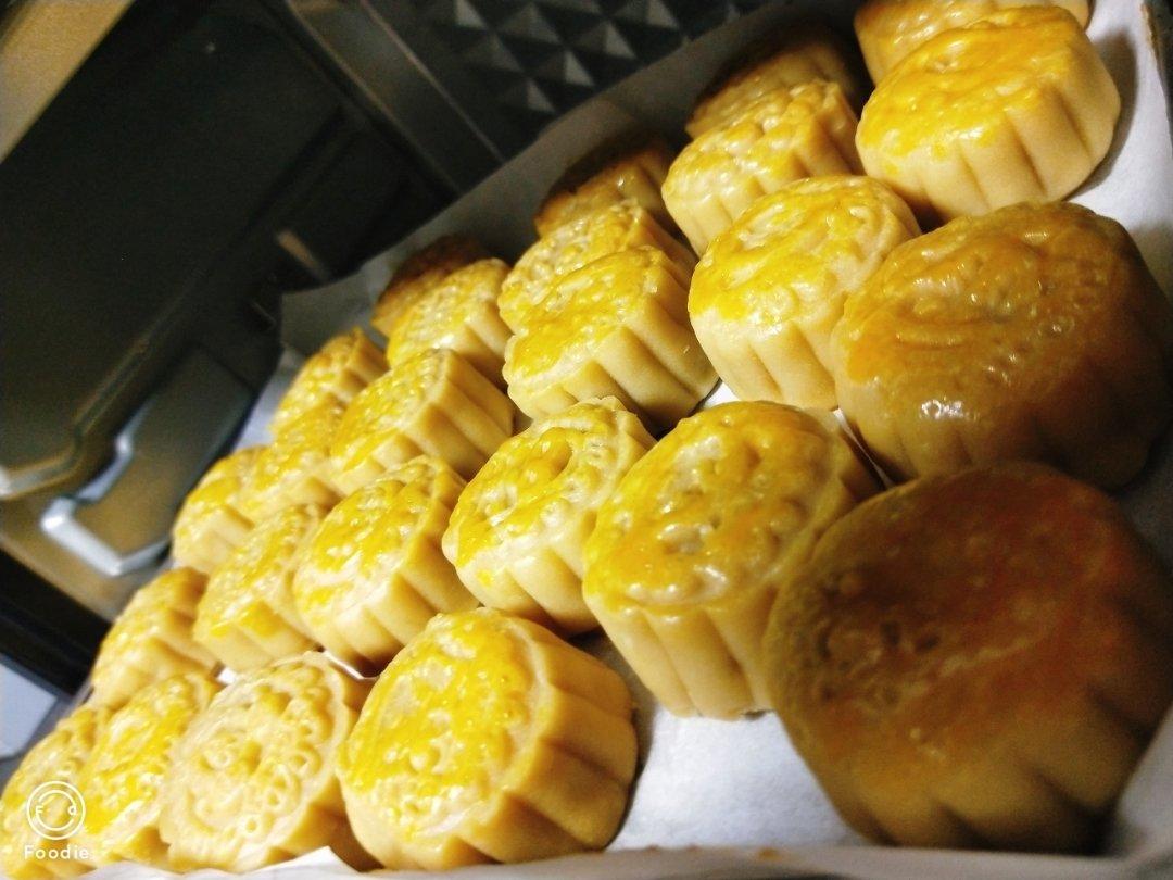 广式豆沙蛋黄月饼