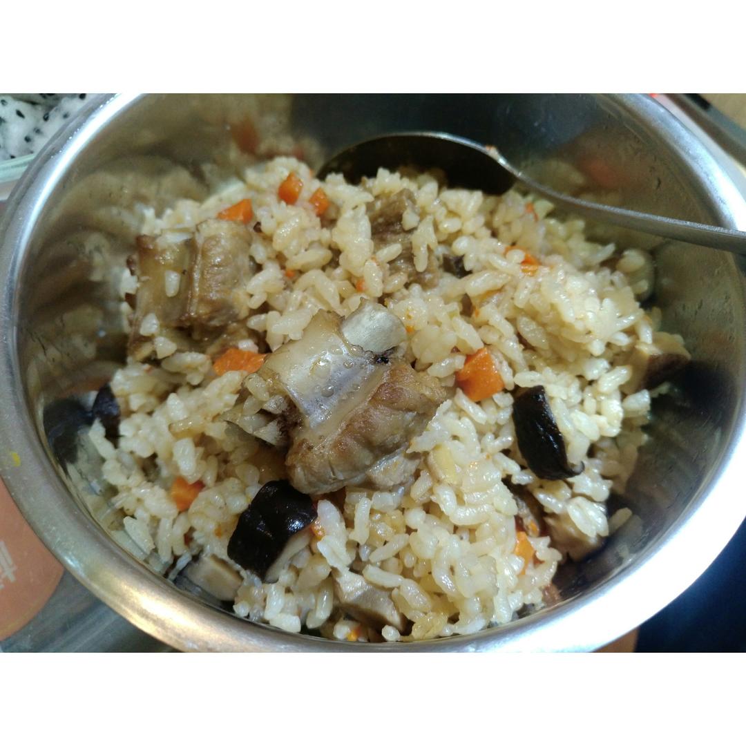 喷香排骨焖饭（爆好吃）