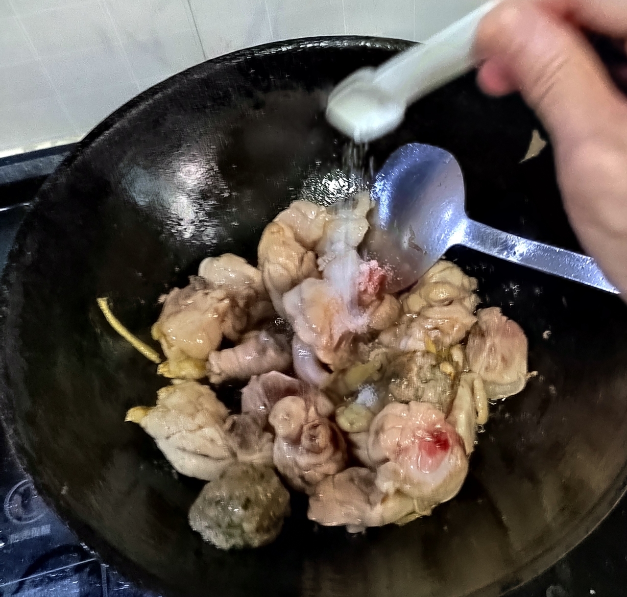 咖喱土豆焖鸡的做法 步骤1