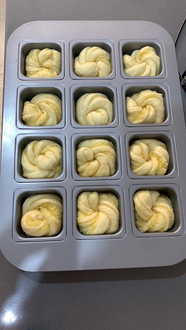 香葱肉松小方块面包