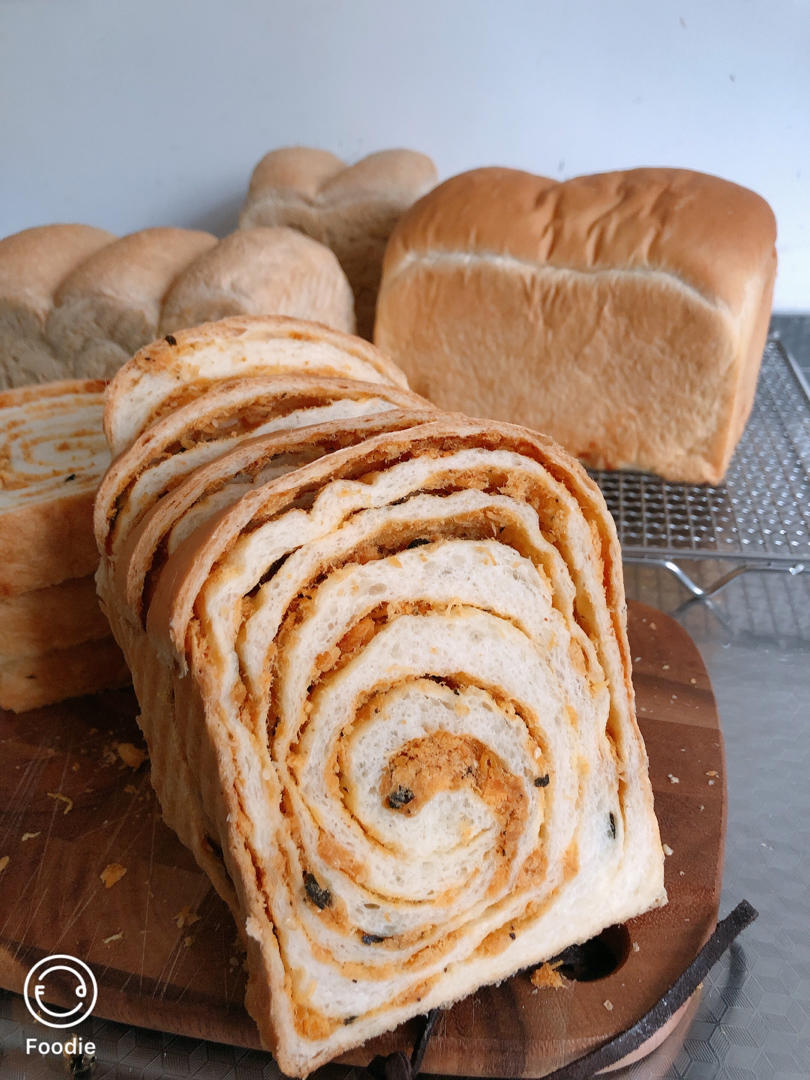 无敌好吃的蛋黄肉松吐司