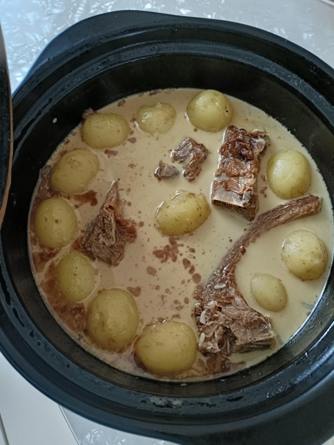 腊排骨炖土豆
