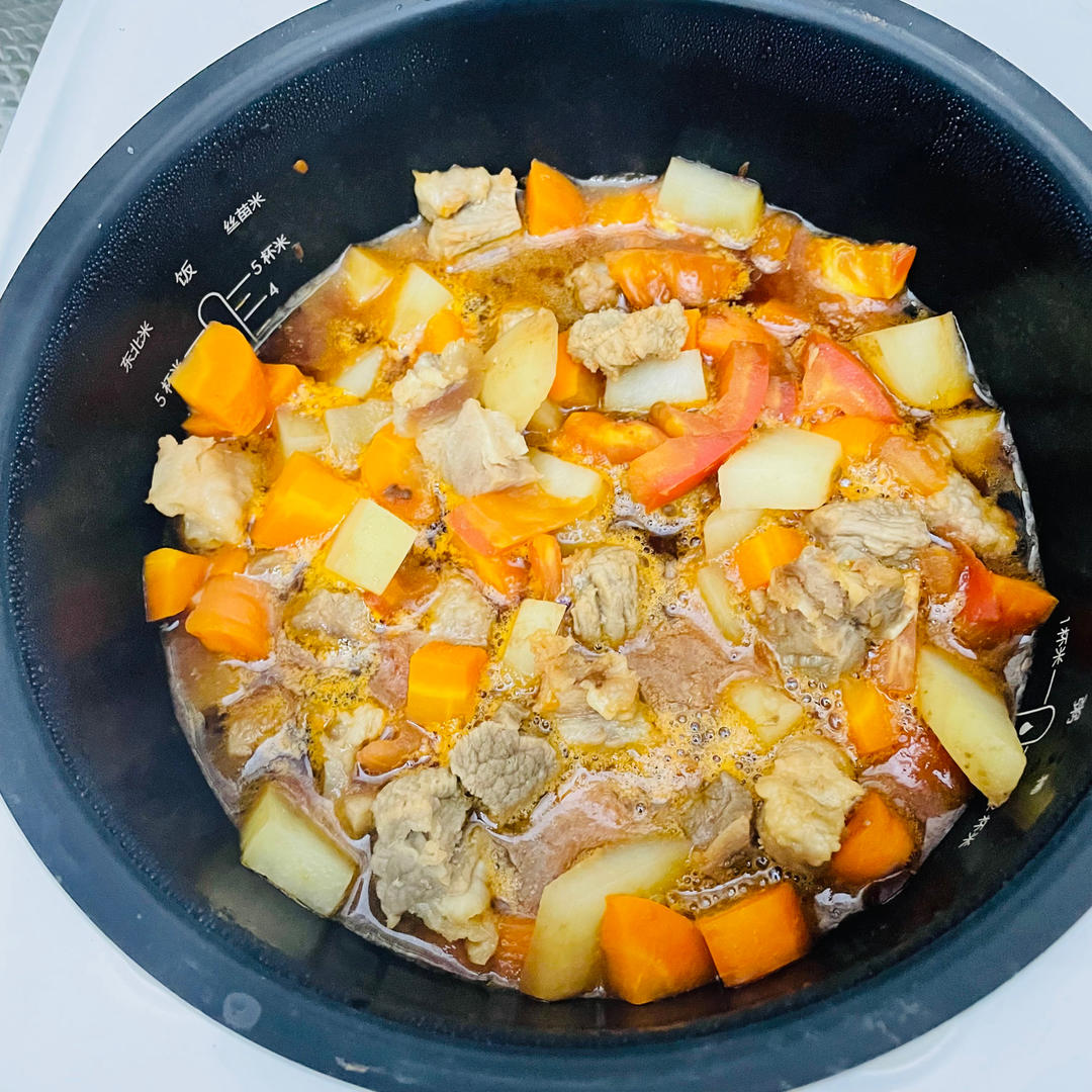 不加一滴水超美味的番茄土豆炖牛肉（懒人菜）