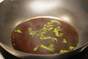 粤式海鲜蒸菜（蛤蜊、老虎虾）的做法 步骤3