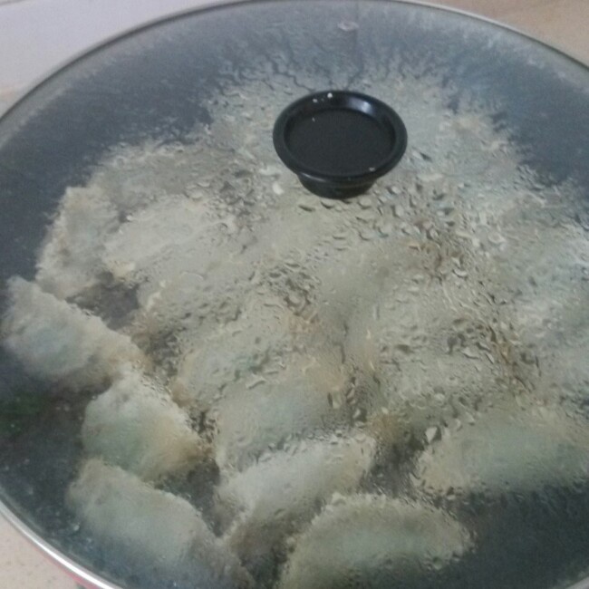 速冻水饺吃腻了吗~变锅贴吧(๑´ڡ`๑)