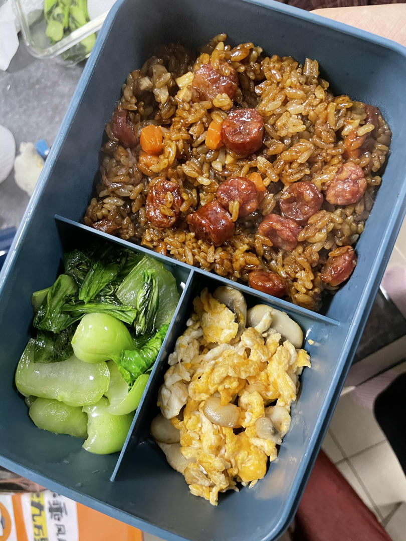 懒人电饭锅香肠焖饭/煲仔饭