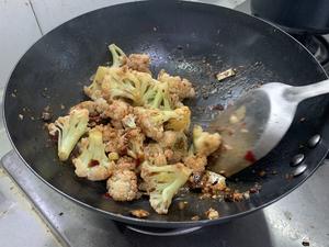 干锅花菜的做法 步骤4