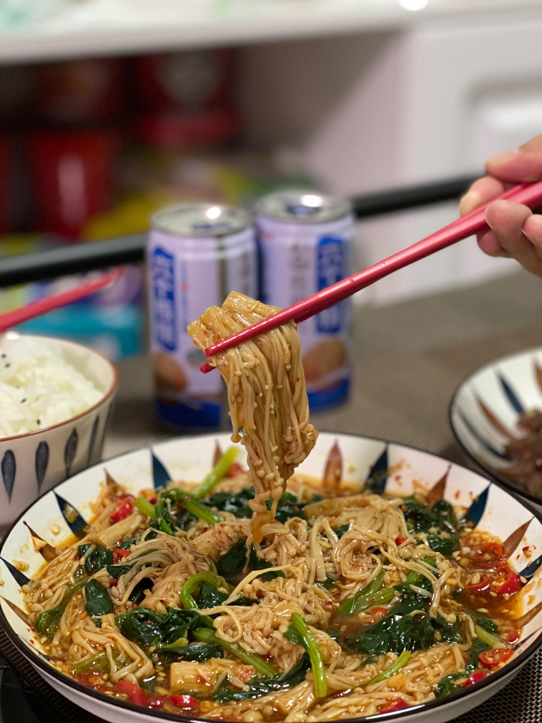 解馋减脂餐！酸辣开胃又下饭的菠菜拌金针菇