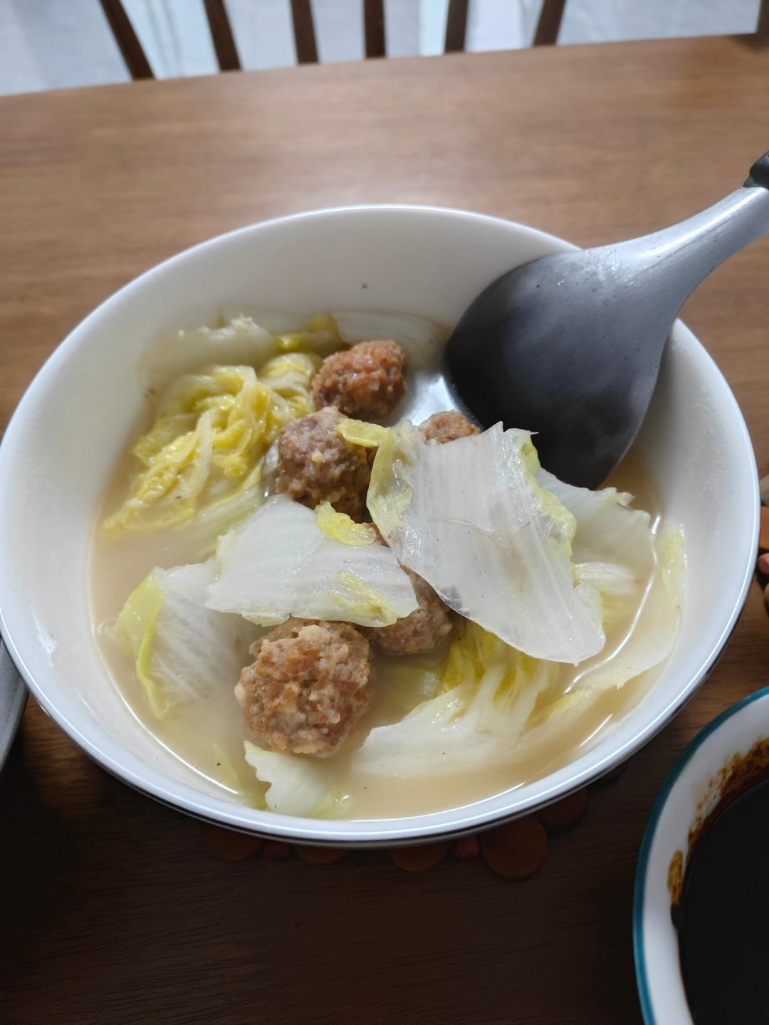 小白菜丸子汤