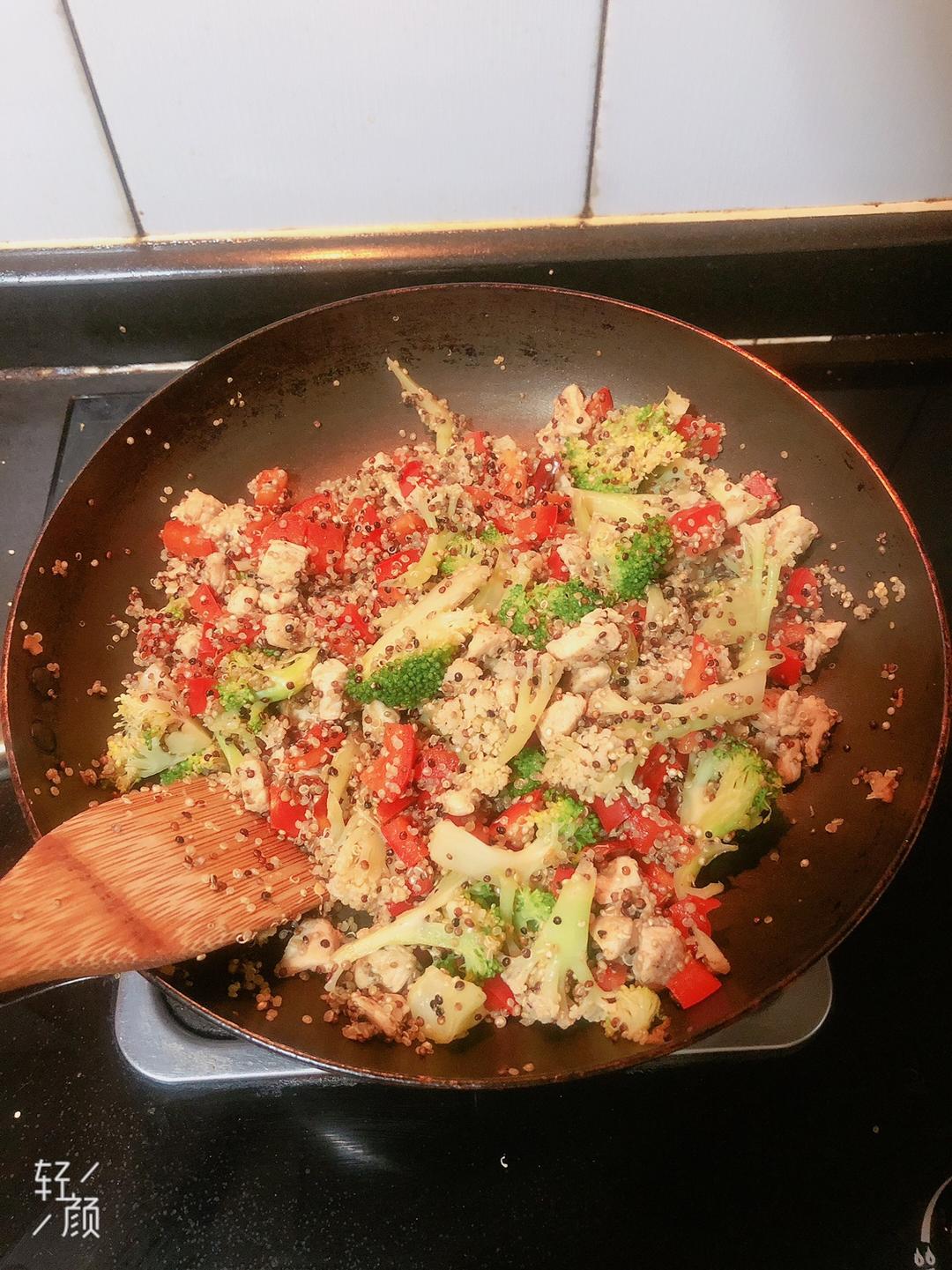 三色藜麦炒饭_减脂搭档