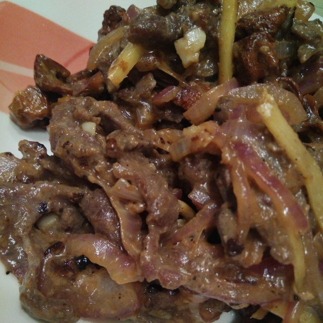 牛肉丝炒茶树菇