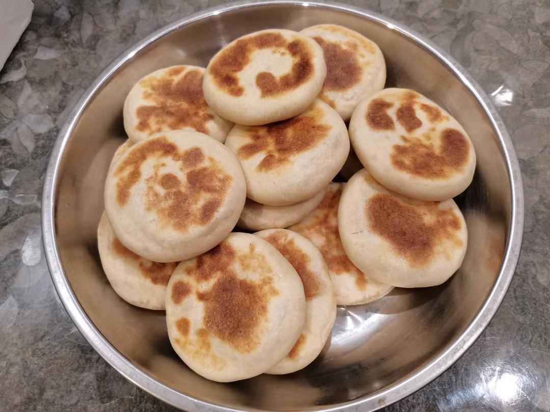 不炒绿豆馅不开酥的软皮绿豆饼