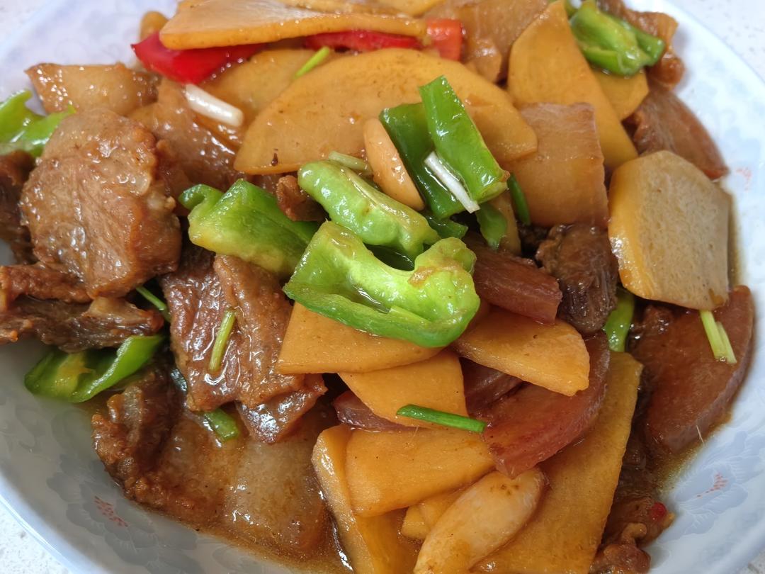 土豆烧肉片