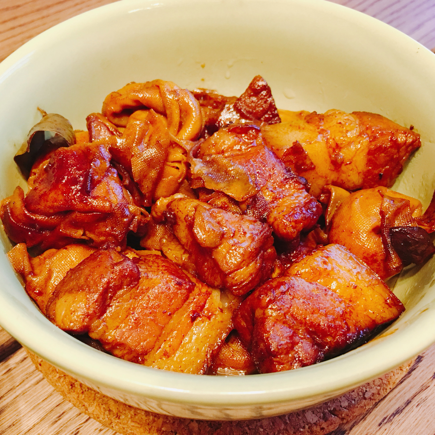 吃着碗里望着锅里的红烧肉
