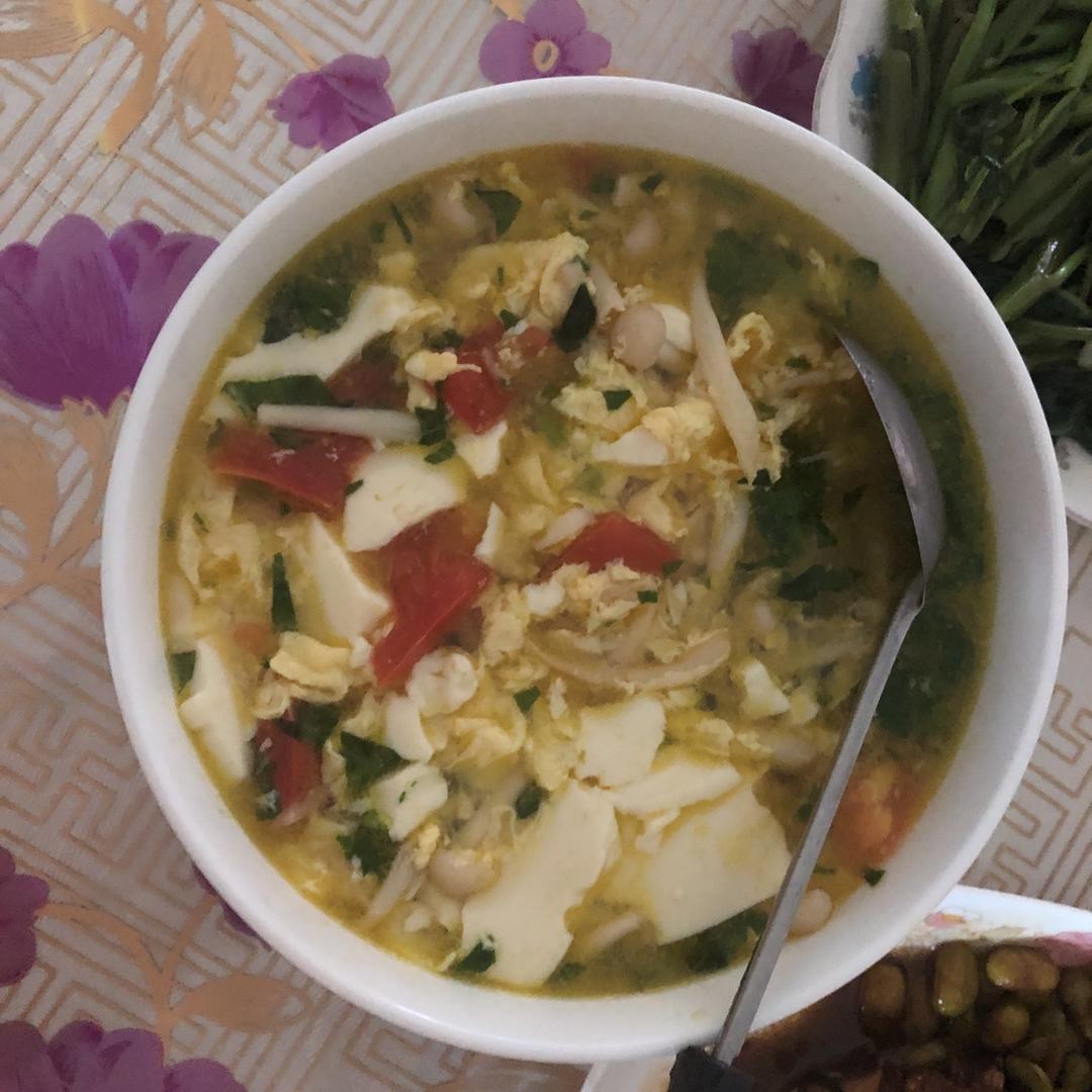 鲜掉眉毛的菌菇豆腐汤