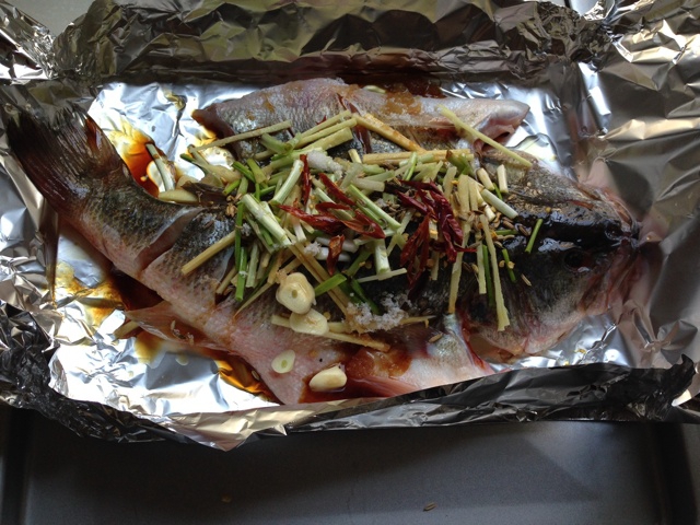 仁者不忧飞飞做的锡纸烤鲈鱼