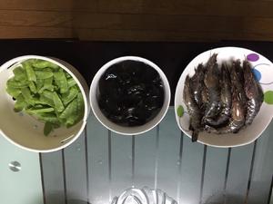芥末味黑木耳荷兰豆拌黑虎虾的做法 步骤1