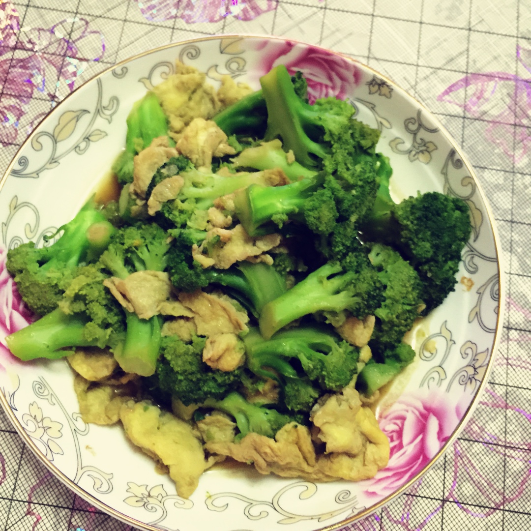 {☀快手晚餐☀}火腿肠滑蛋西兰花
