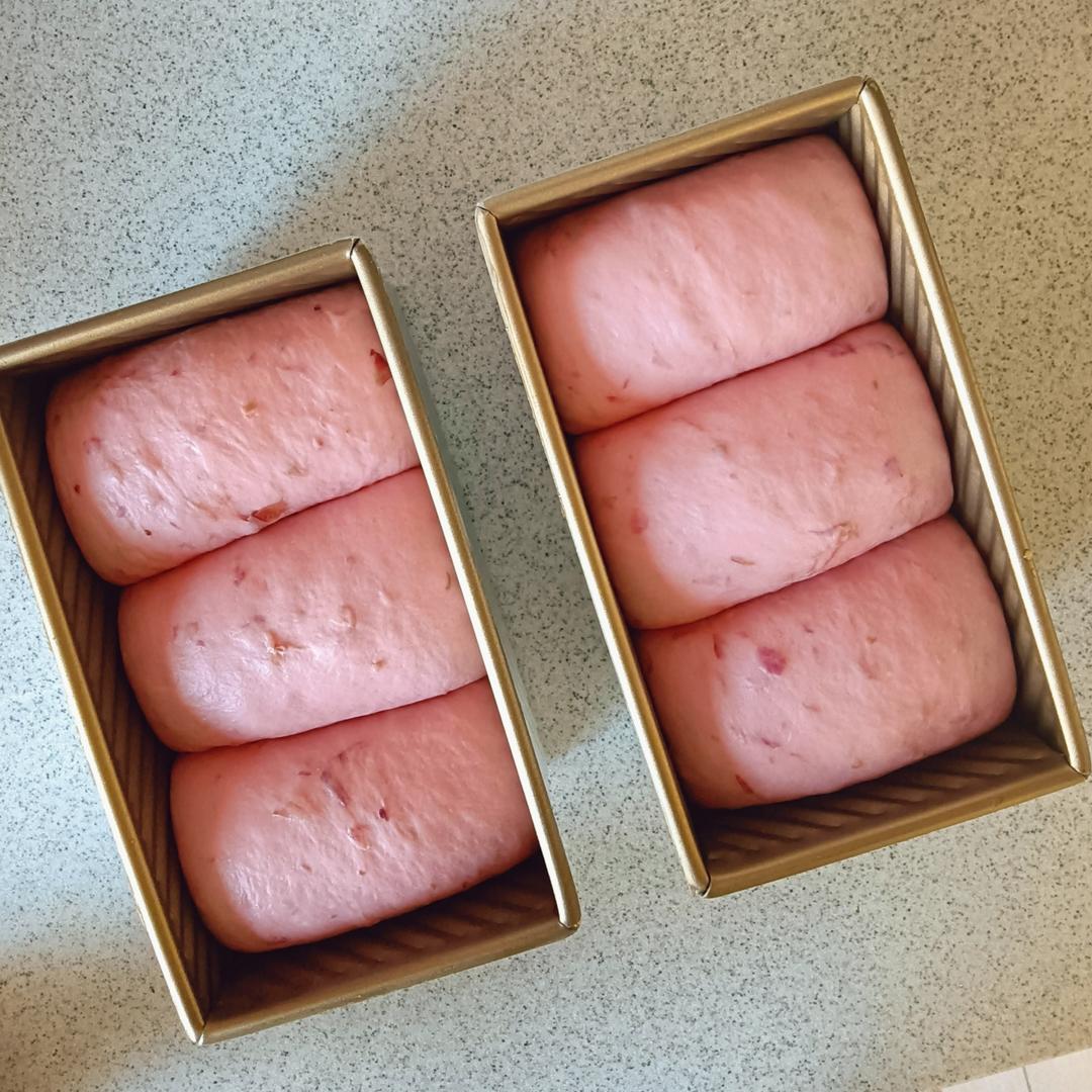 色与香同赋的玫瑰吐司