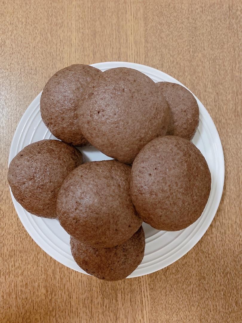 黑全麦粉馒头