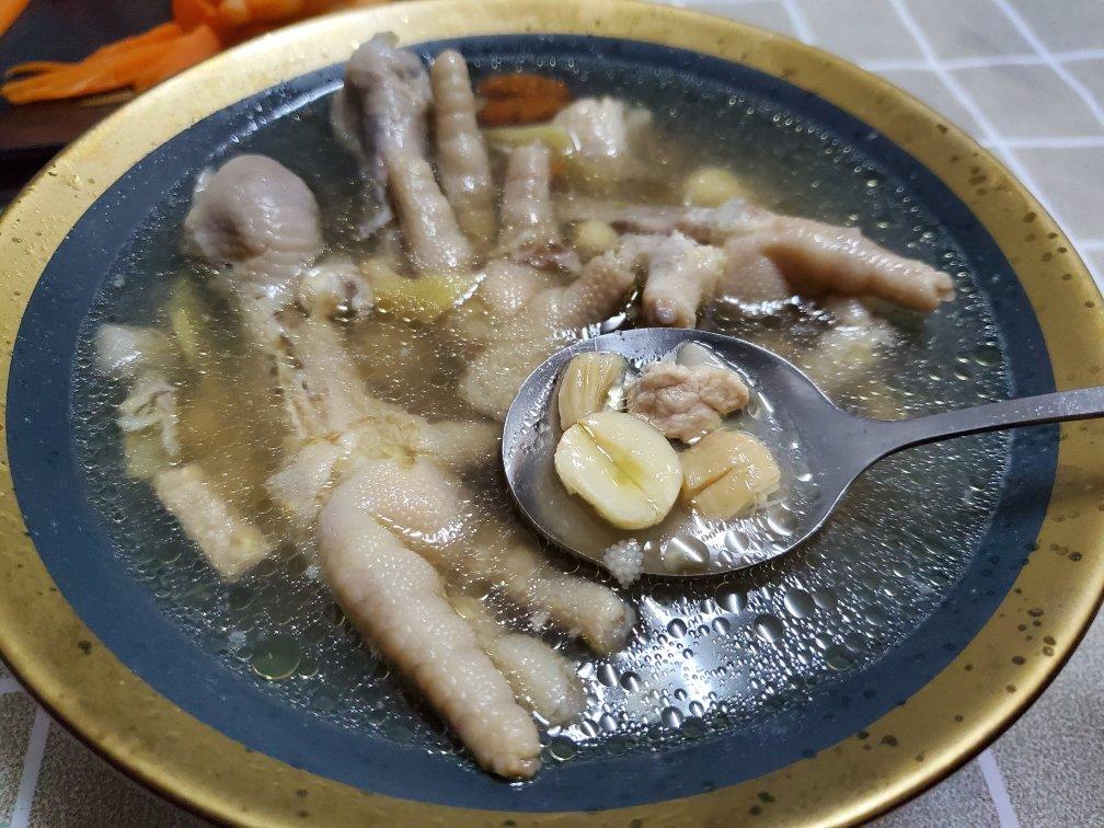 强身养颜鸡爪汤