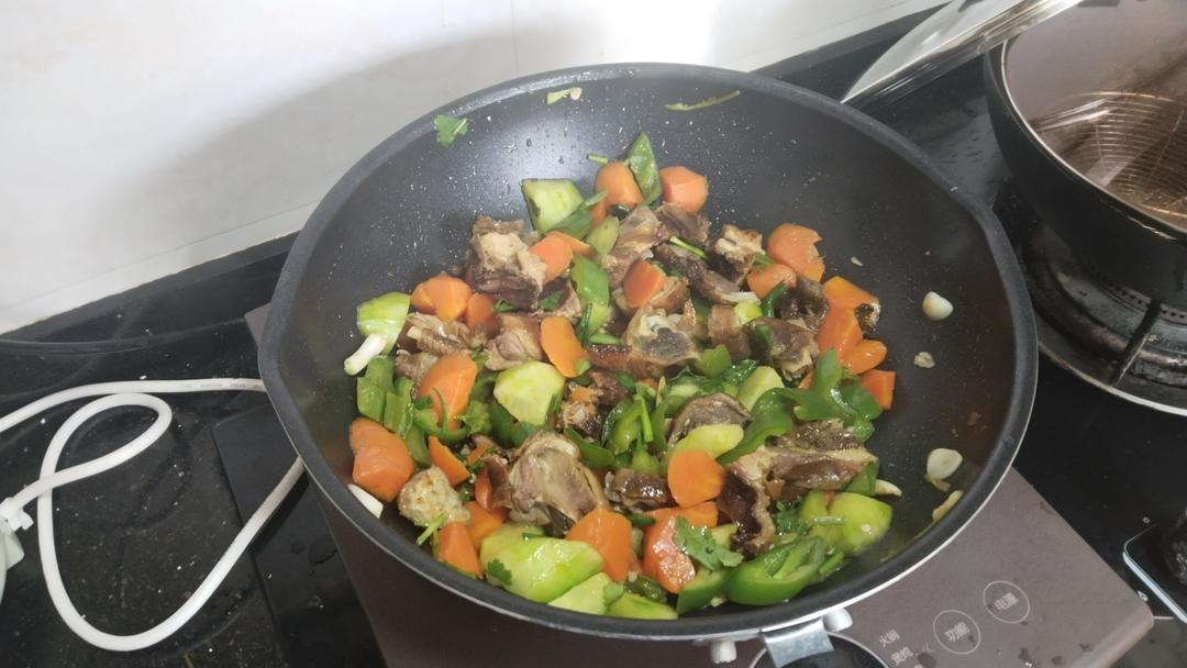 胡萝卜烧腊鸭（风干鸭）