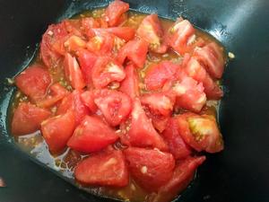 金针菇番茄鱼片汤的做法 步骤5