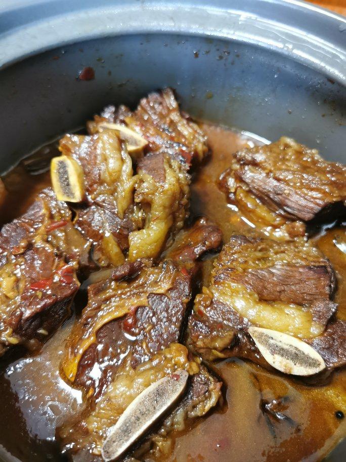 酱烧牛骨