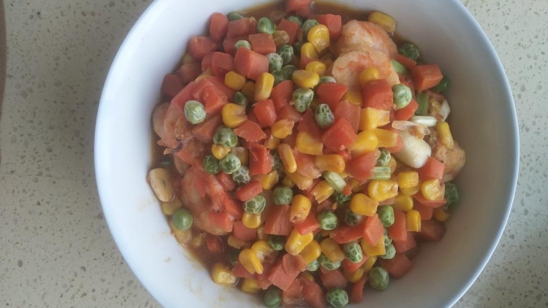 青豆，胡萝卜，玉米炒虾仁。