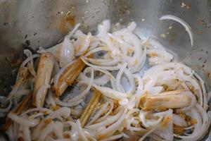 越南鲜辣牛肉米线的做法 步骤4