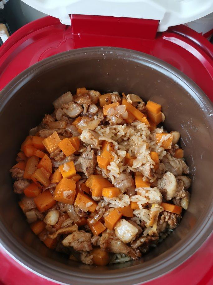新疆碎肉抓饭