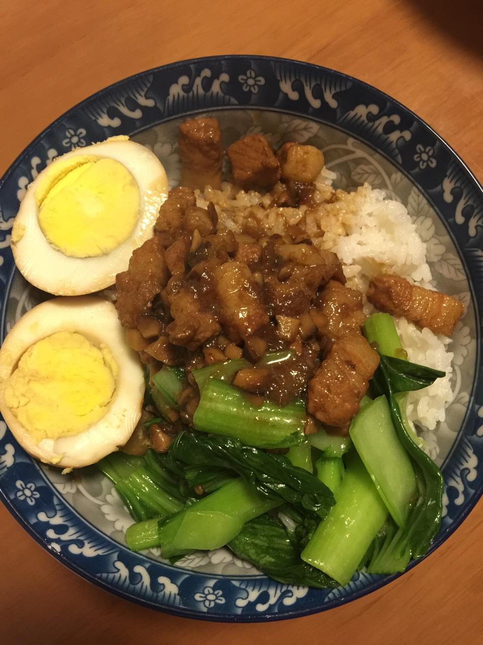 洋葱酥卤肉饭