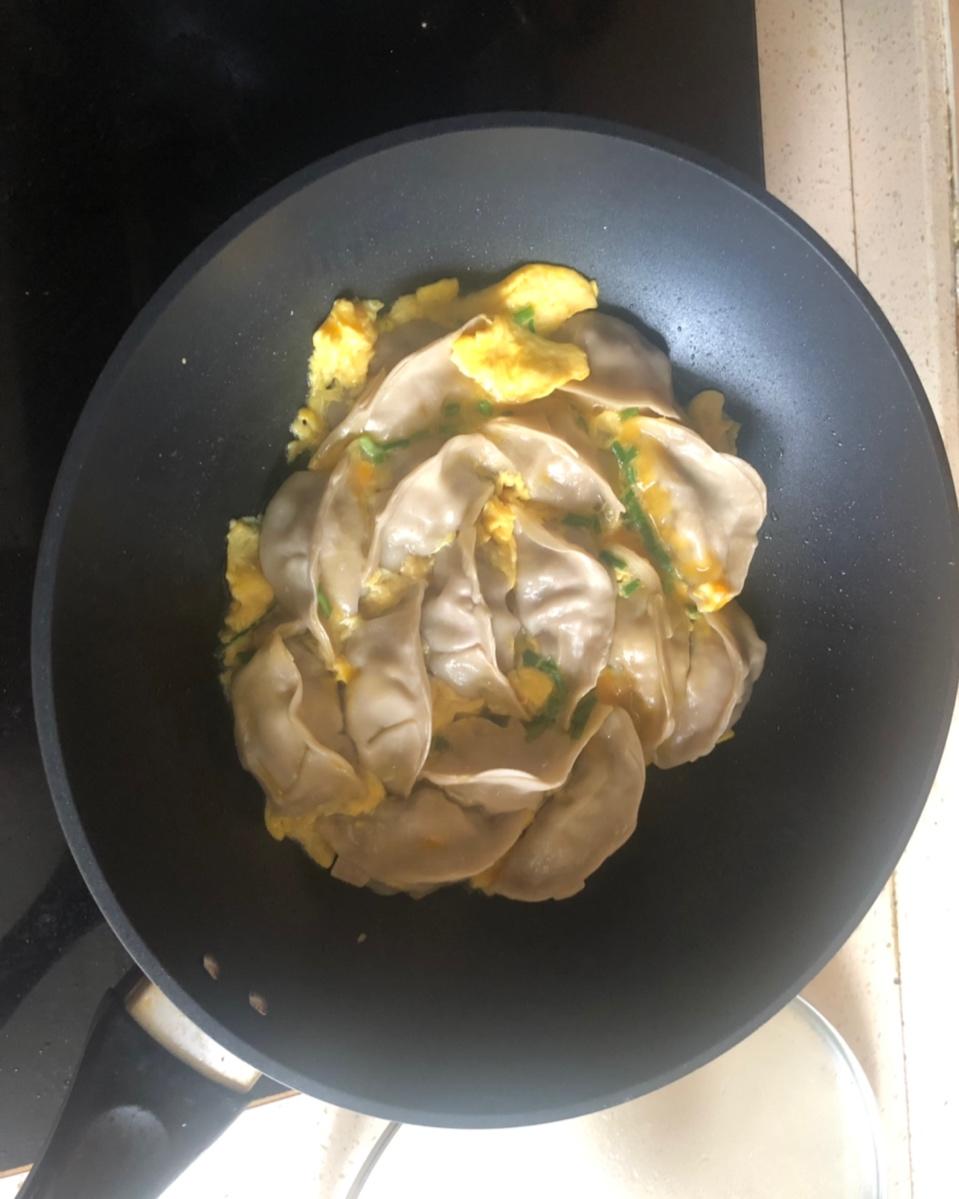 周末早餐之抱蛋煎饺