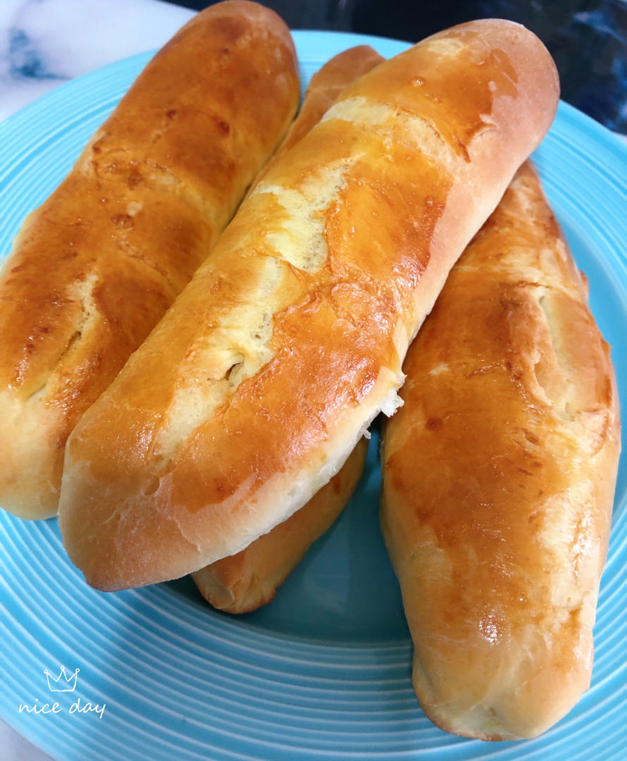 松软香甜热狗面包