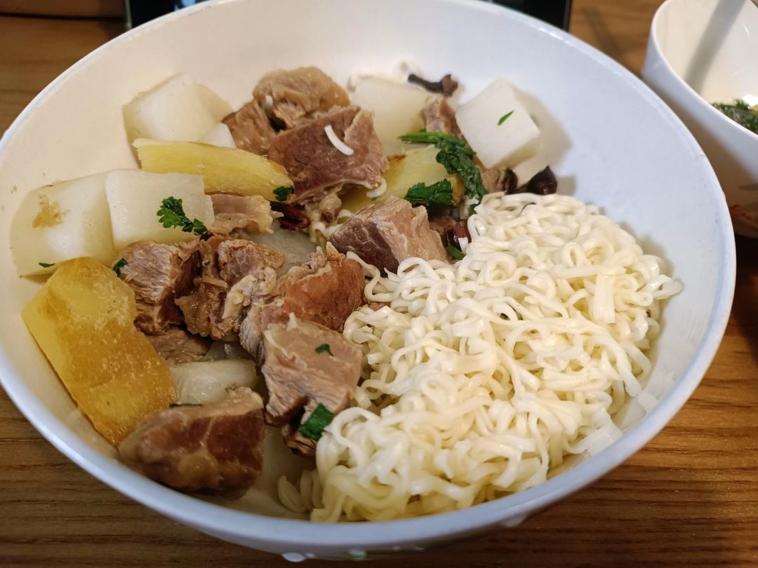 冬日限定——清炖萝卜牛腩（照例附蘸料）