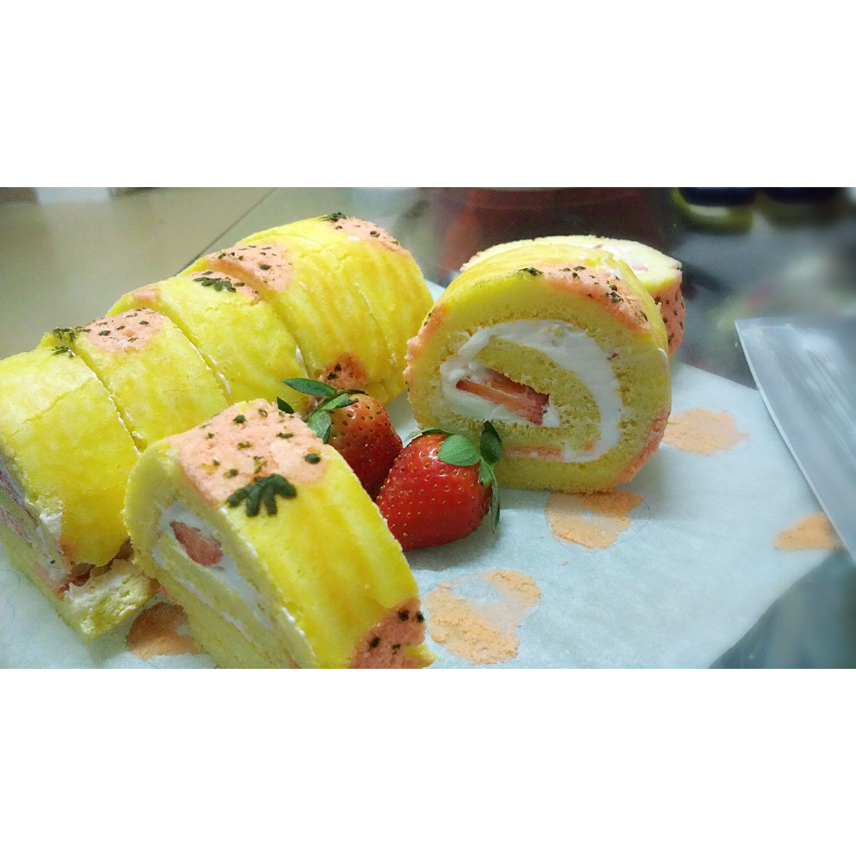 彩绘草莓蛋糕卷