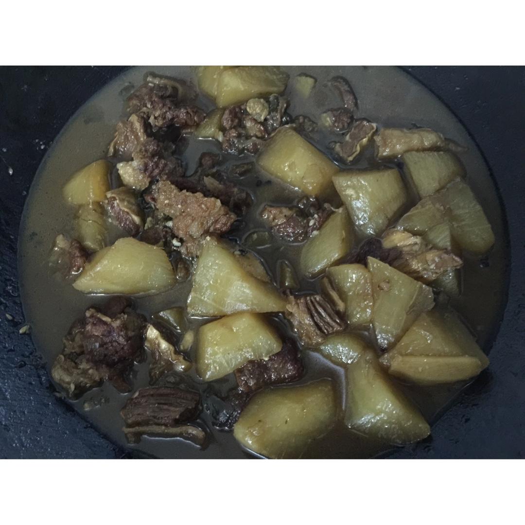 白萝卜焖牛腩