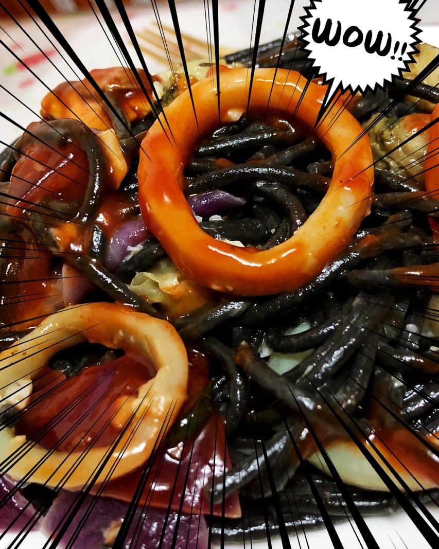 海鲜墨鱼汁面