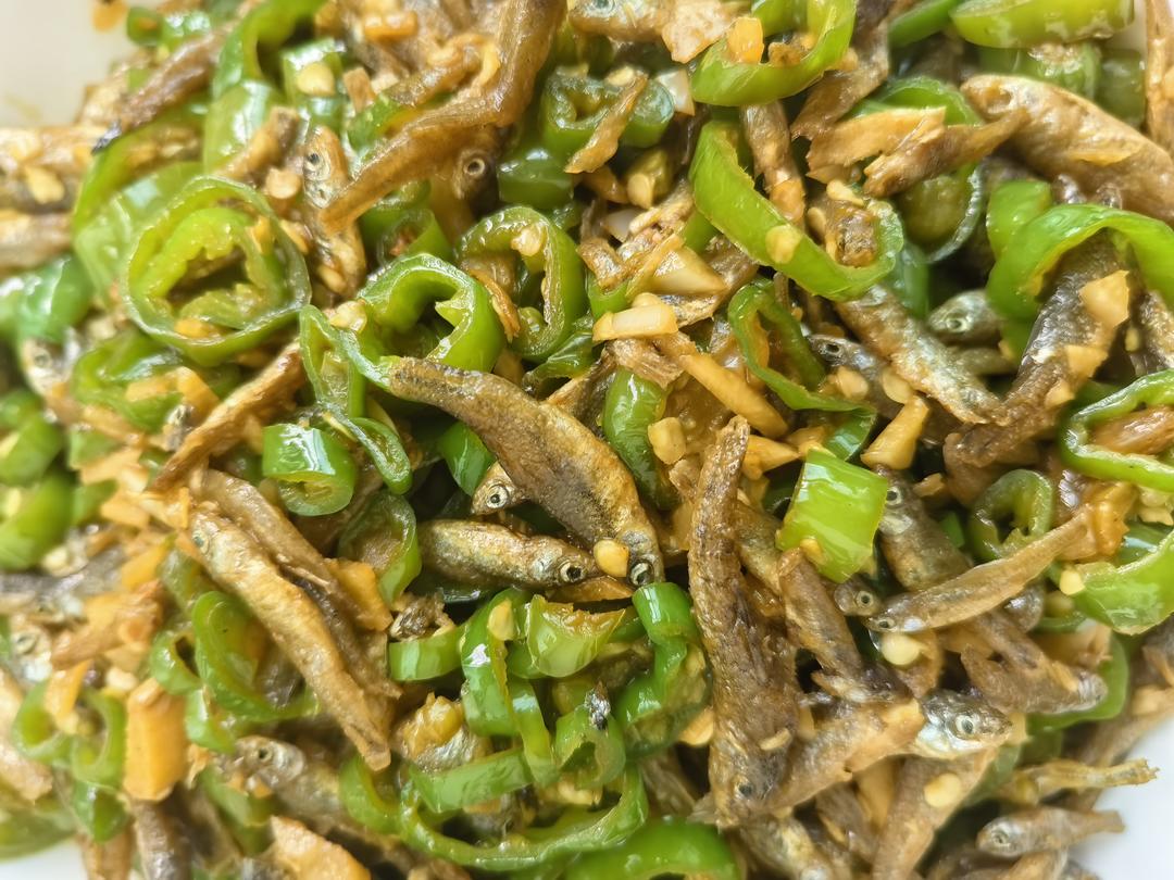青椒炒小鱼干