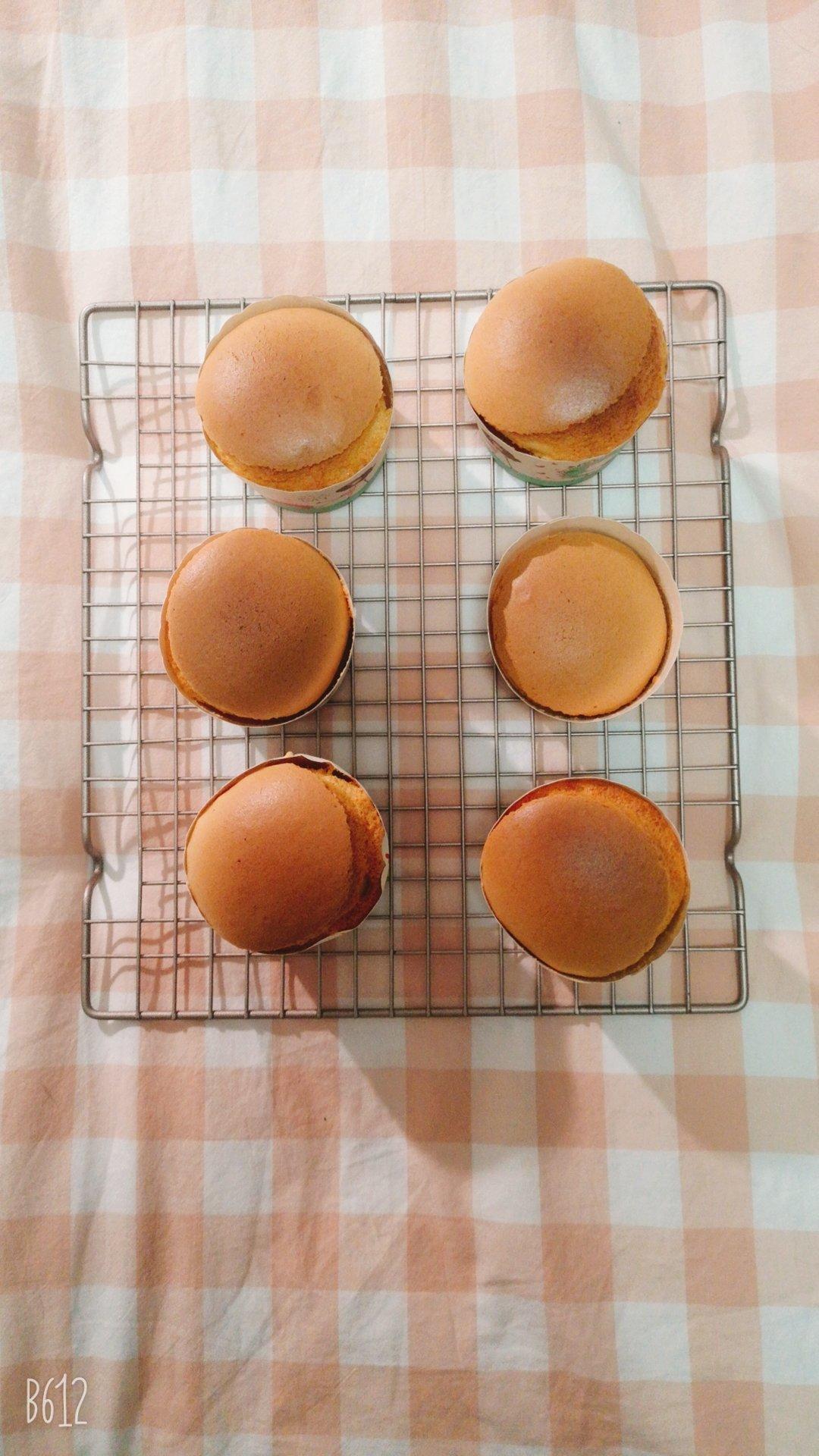 不塌陷不回缩不凹底的炼乳纸杯蛋糕