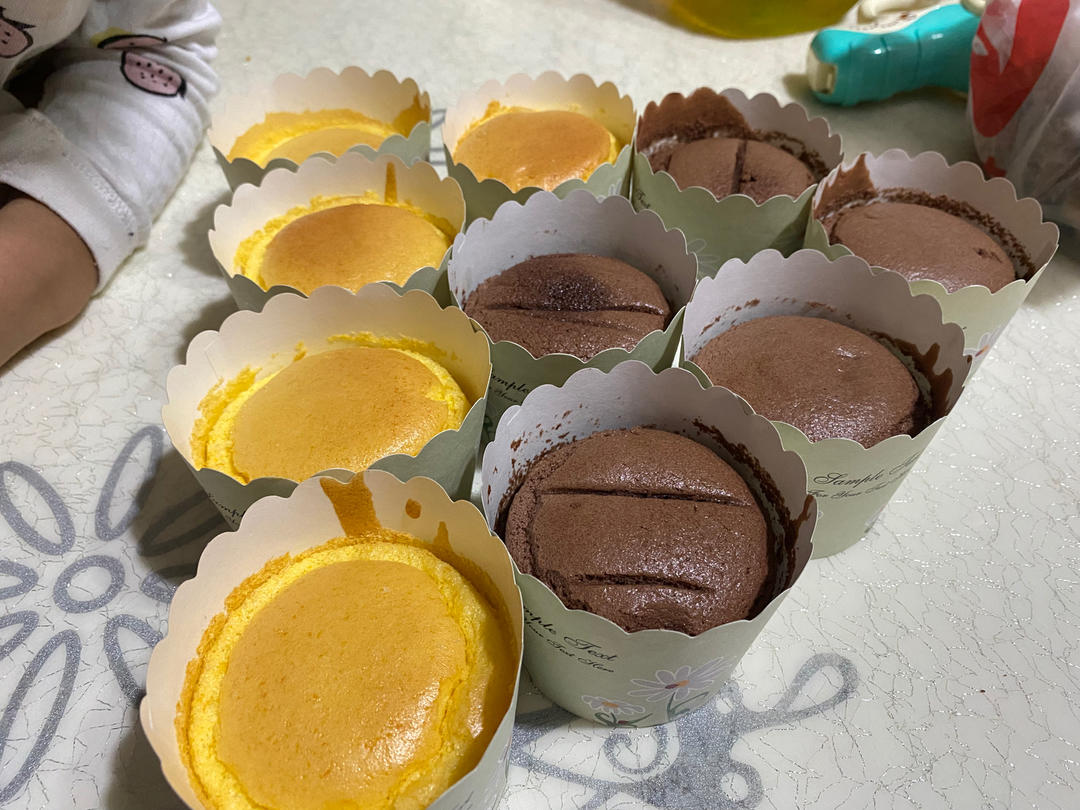 可可戚风纸杯蛋糕
