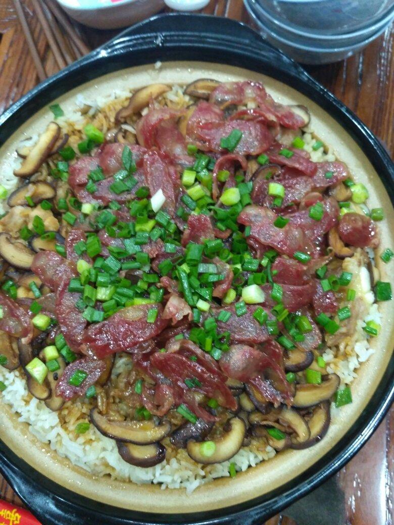 小色鬼做的腊味砂锅饭