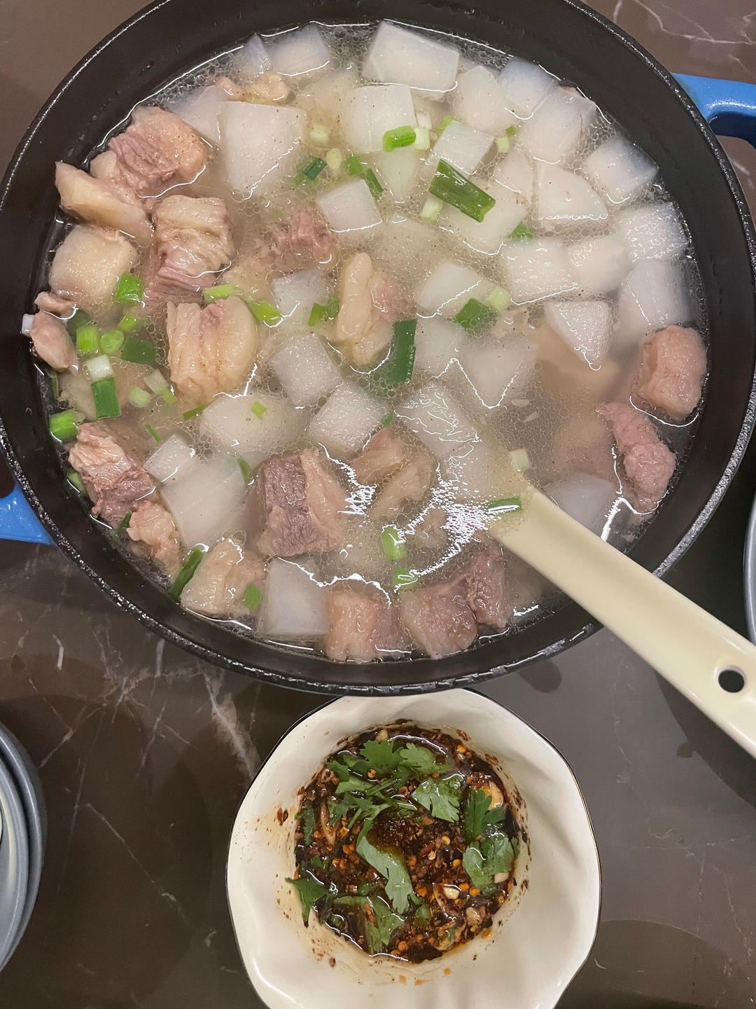 冬日限定——清炖萝卜牛腩（照例附蘸料）