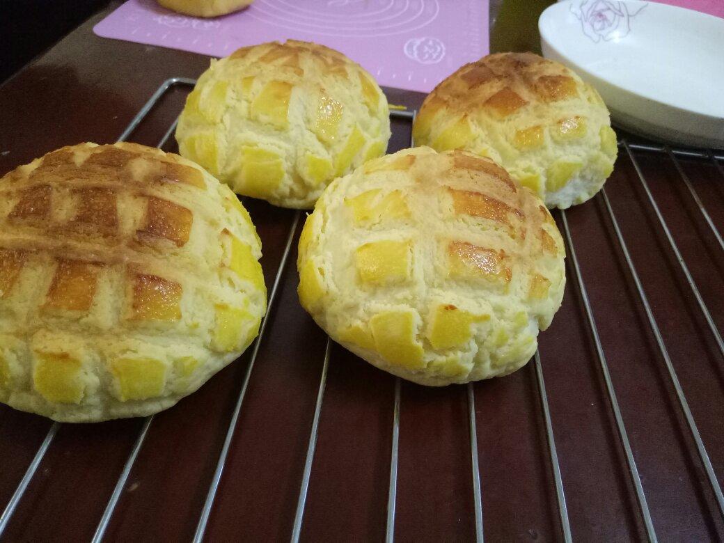 好吃到炸裂的港式菠萝包（附带制作酥皮的小视频）