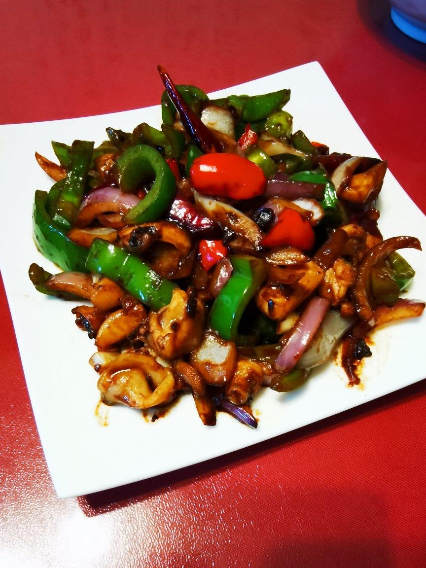 未名湖畔的雪松做的酱爆墨鱼仔