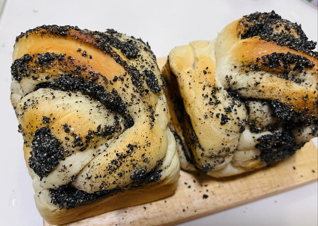 料多多系列--黑芝麻奶酥小吐司