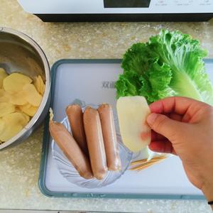 土豆卷烤肠—松下蒸烤箱jk180的做法 步骤1