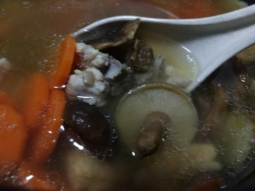 土豆胡萝卜排骨汤