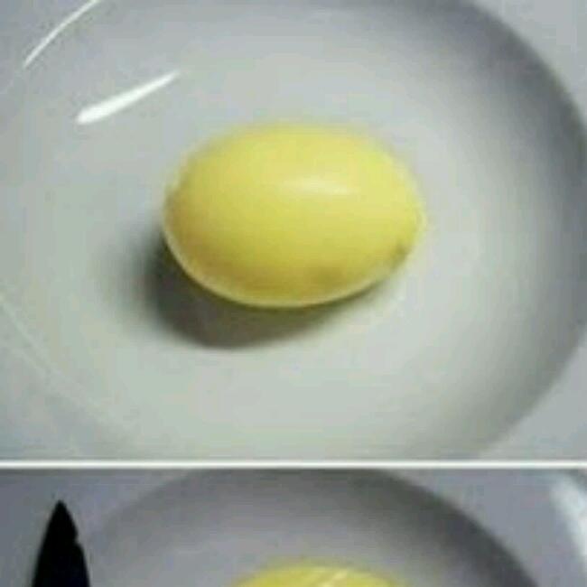 不会掉蛋黄渣的煮蛋法的做法 步骤2